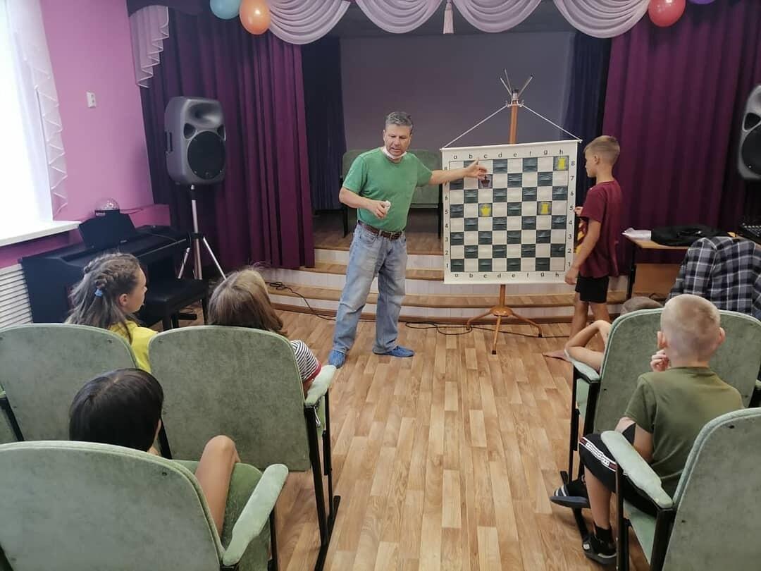 Шахматы дарят детям радость творчества и обогащает его духовно