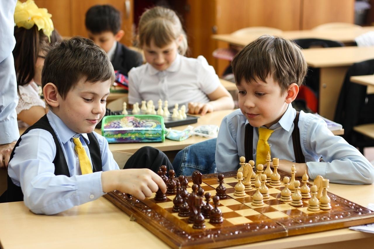 Изучать мир шахмат интересно