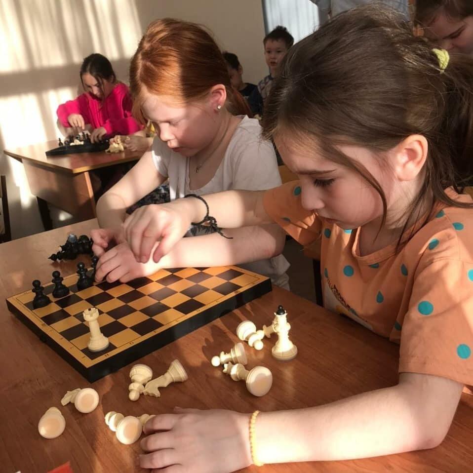 Обучение игре в шахматы в центре «Дуслык»