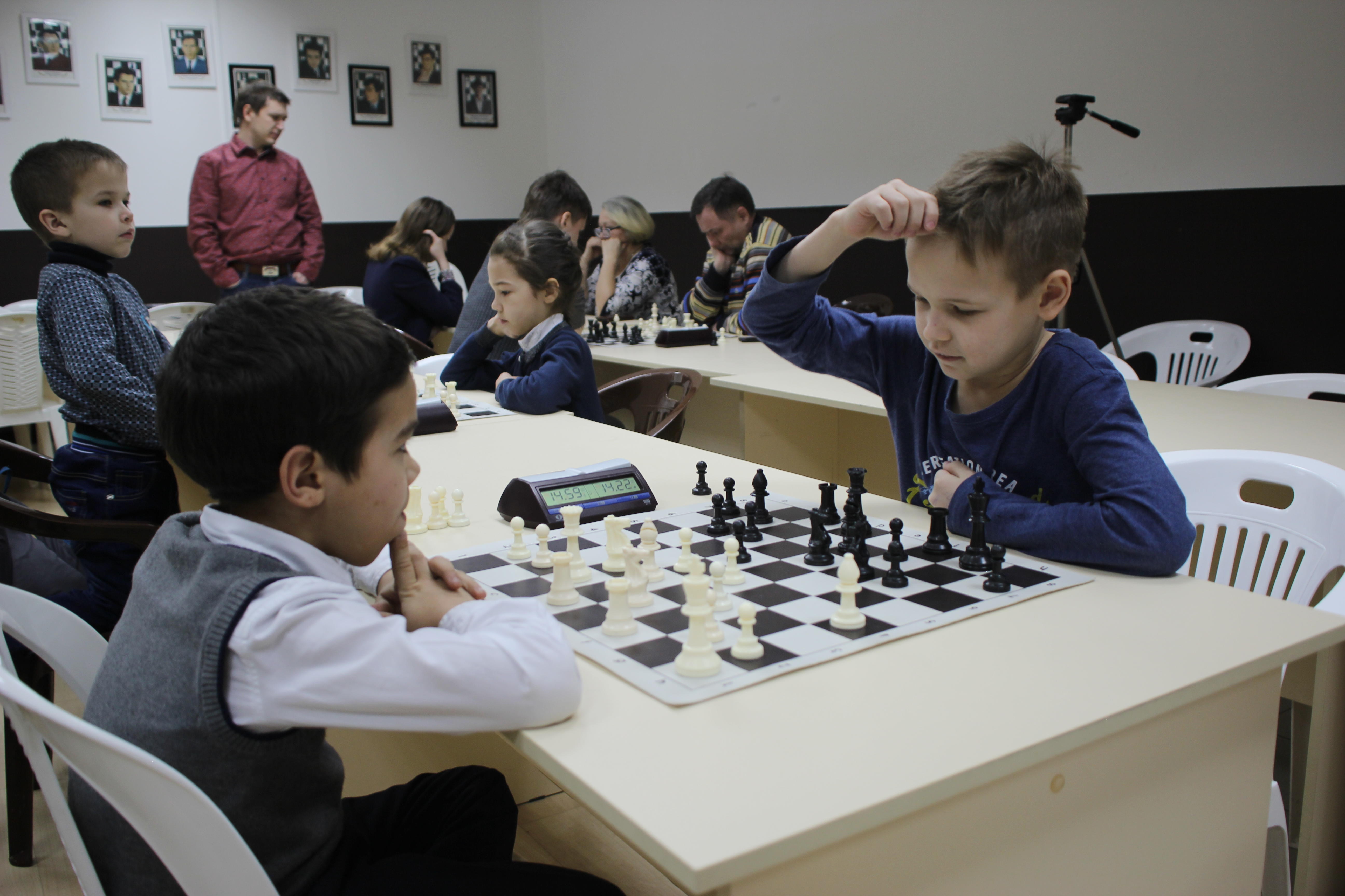 Прошел мастер-класс по шахматам с международным гроссмейстером Ильиным