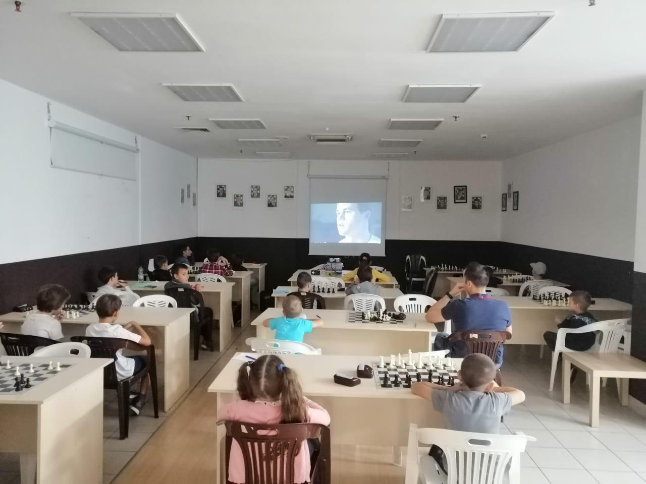 Экватор шахматного клуба «Фианкетто»