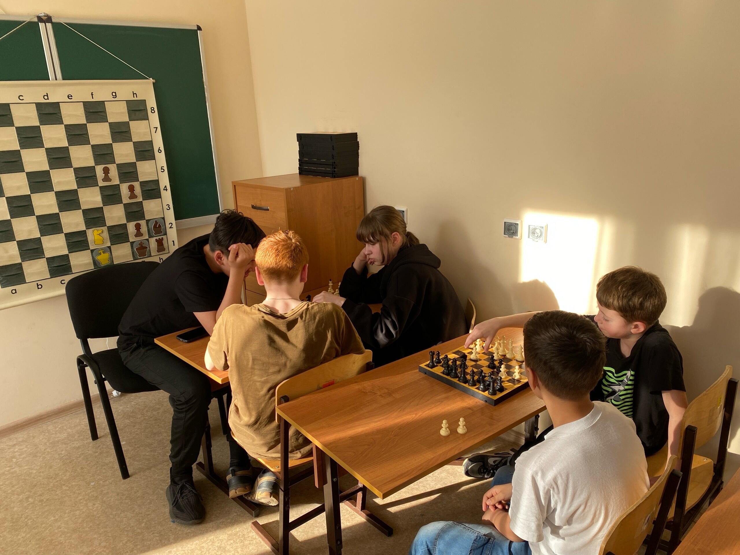 Шахматные занятия в центре «Дуслык»