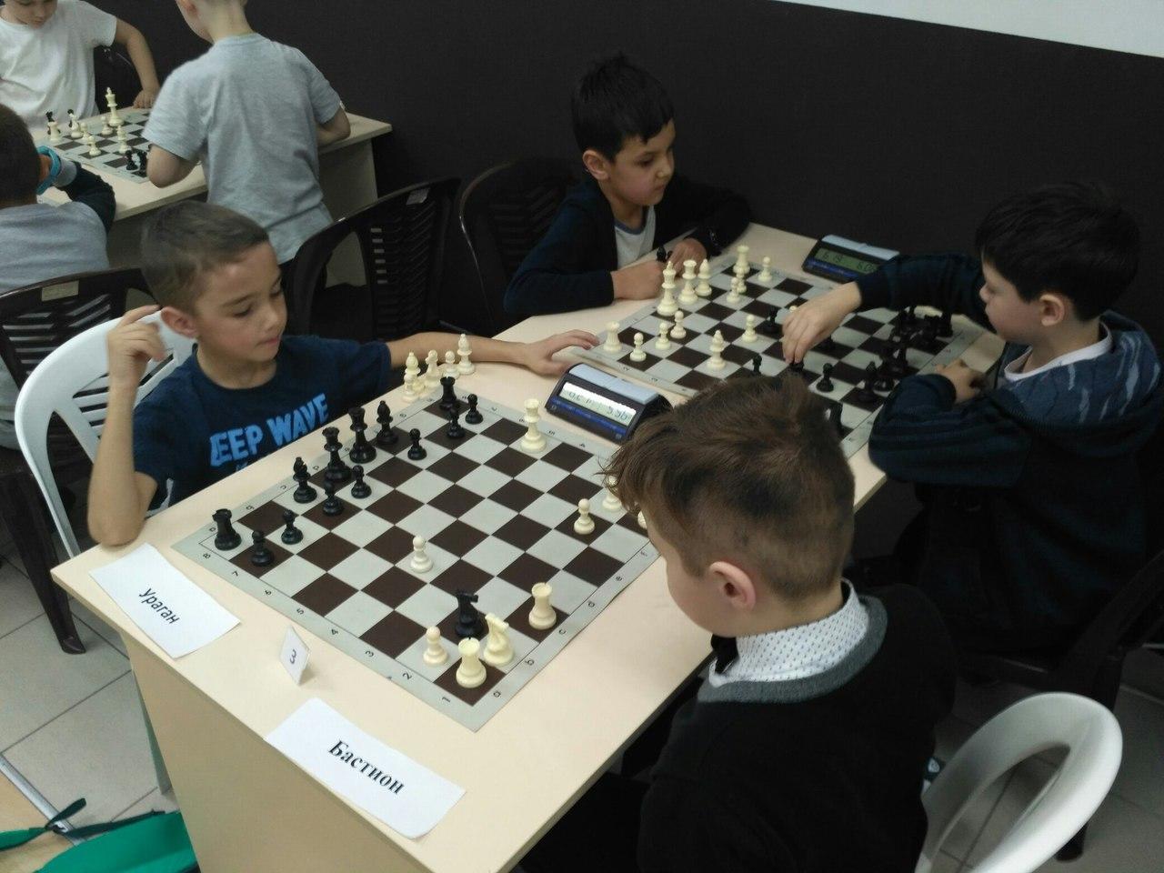 В шахматном клубе 'Фианкетто' ВПЕРВЫЕ состоялся КОМАНДНЫЙ шахматный турнир среди ПЕРВОКЛАССНИКОВ и ДОШКОЛЬНИКОВ