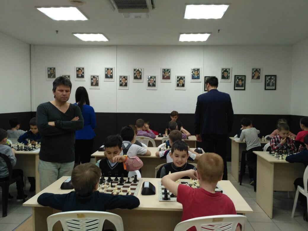 21-го апреля в шахматном клубе 'Фианкетто' состоялся командный шахматный турнир среди первоклассников и дошкольников.